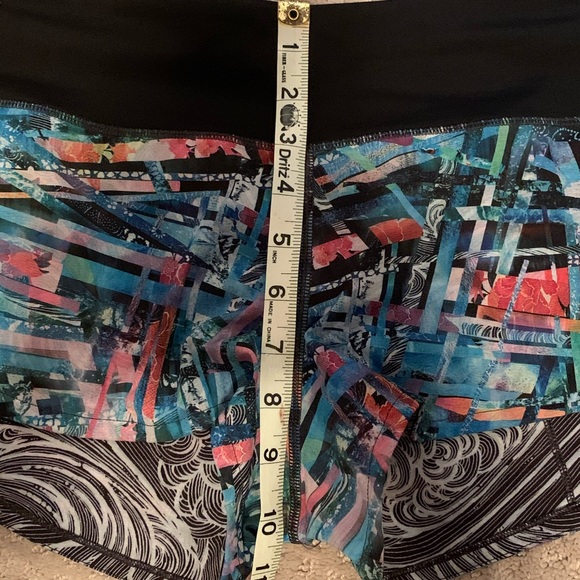 Lululemon SEAWHEEZE 3 pairs speed shorts size 6 - Picture 10 of 13